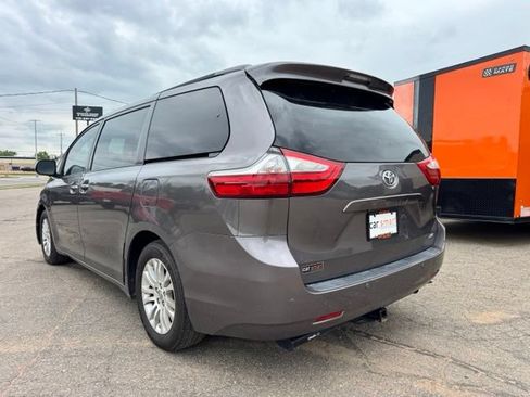 Used 2015 Toyota Sienna XLE Premium FWD image 5