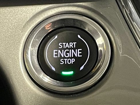 Used 2025 Chevrolet Trax LT FWD image 28