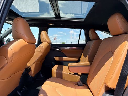 Certified 2026 Toyota Highlander Platinum image 24