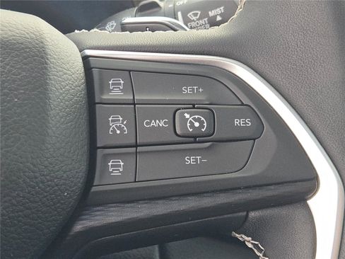Certified 2024 Jeep Grand Cherokee Laredo X AWD/4WD image 37