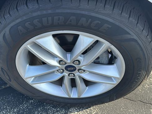 Used 2015 Ford Edge SEL image 11