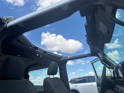 Used 2025 Jeep Wrangler Sport AWD/4WD image 16