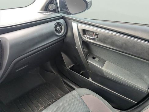 Used 2018 Toyota Corolla LE FWD image 13