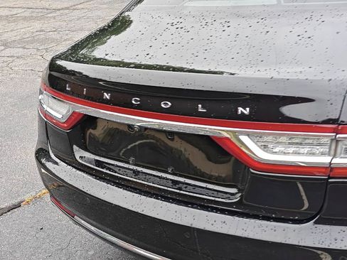 Used 2018 Lincoln Continental Select w/ Continental Climate Package image 17