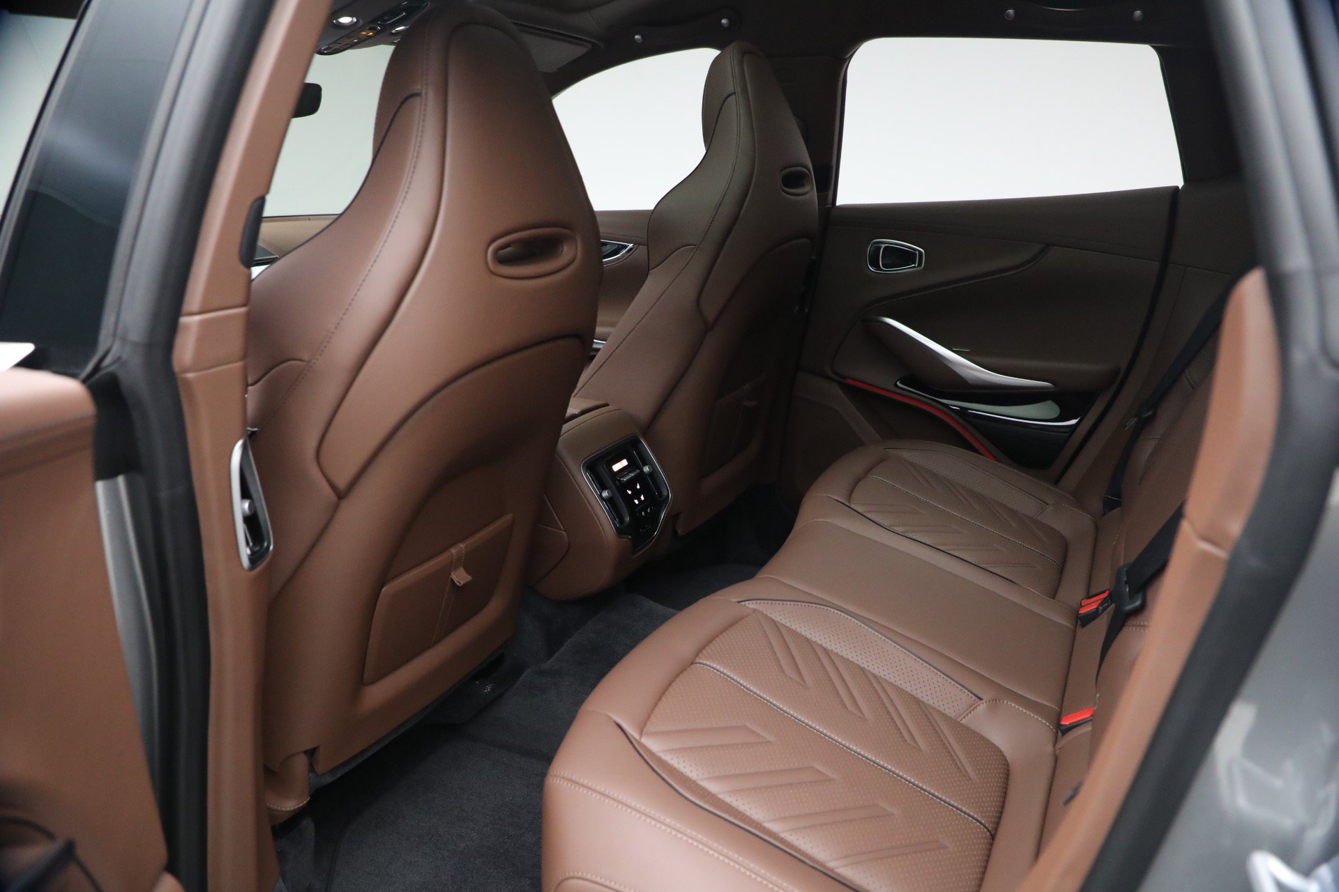 Used 2026 Aston Martin DBX 707 AWD/4WD image 21