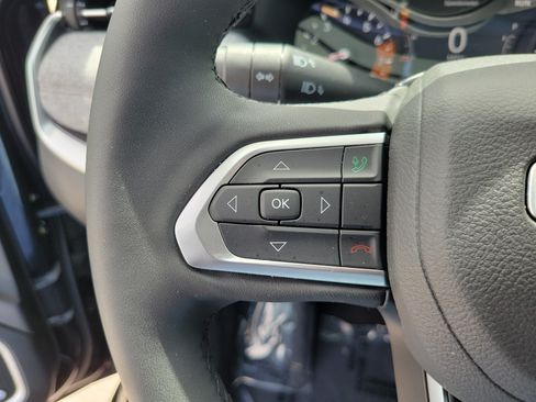 Used 2023 Jeep Compass Latitude w/ Sun and Sound Group AWD/4WD image 21