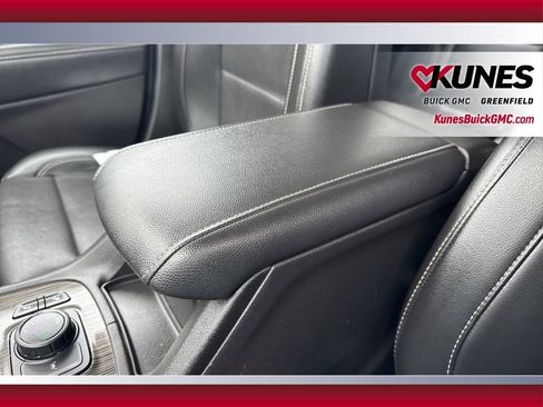 Used 2023 GMC Acadia SLT AWD/4WD image 33