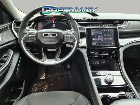 Used 2022 Jeep Grand Cherokee Laredo w/ Luxury Tech Group I AWD/4WD image 11