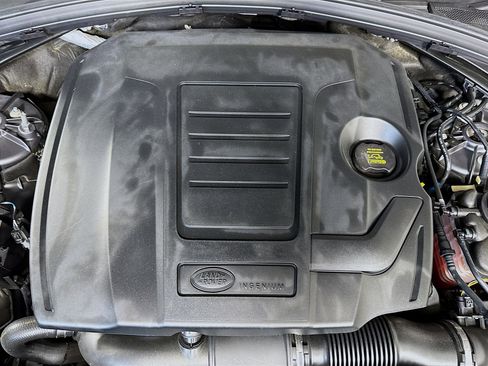 Used 2018 Land Rover Range Rover Velar R-Dynamic SE image 40