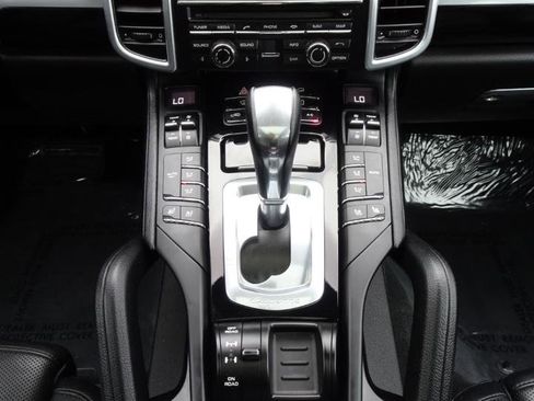 Used 2016 Porsche Cayenne AWD/4WD image 17
