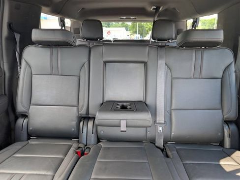 Used 2021 Chevrolet Suburban RST AWD/4WD image 16