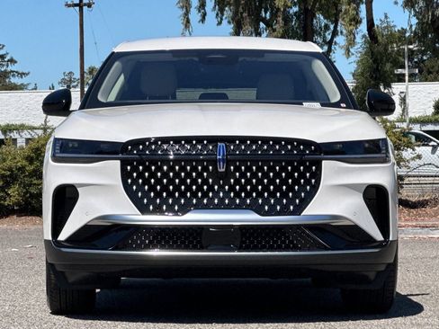 New 2026 Lincoln Nautilus Premier AWD/4WD image 6