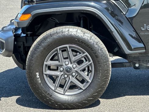 Used 2024 Jeep Gladiator Sport AWD/4WD image 30