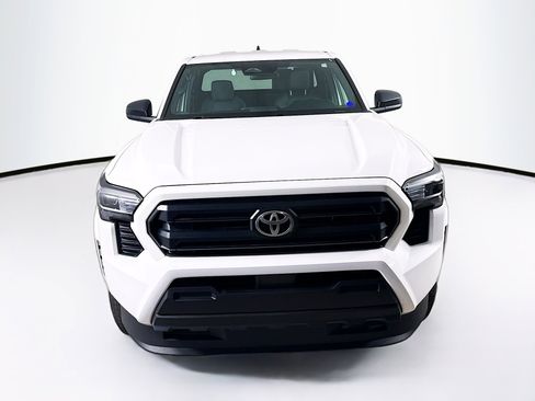 Used 2025 Toyota Tacoma SR image 3