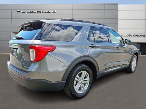 Used 2024 Ford Explorer XLT AWD/4WD image 2