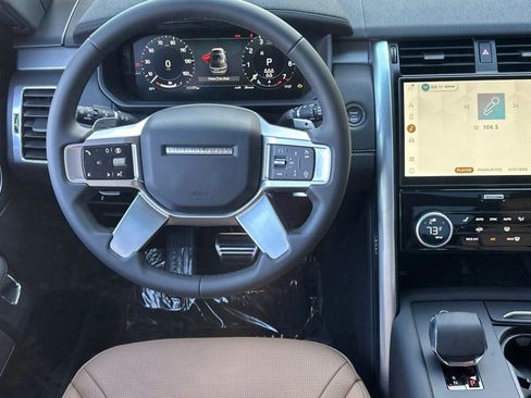 New 2026 Land Rover Discovery Limited Edition AWD/4WD image 14
