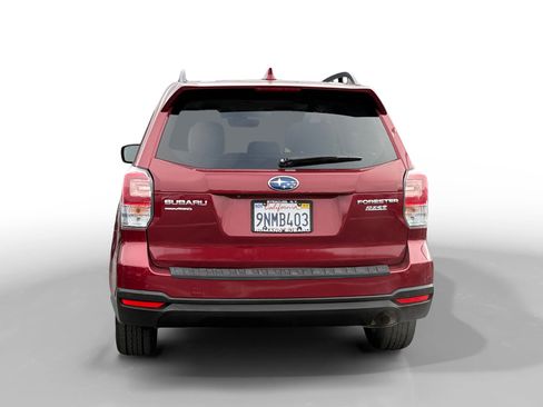 Used 2017 Subaru Forester 2.5i Premium image 4