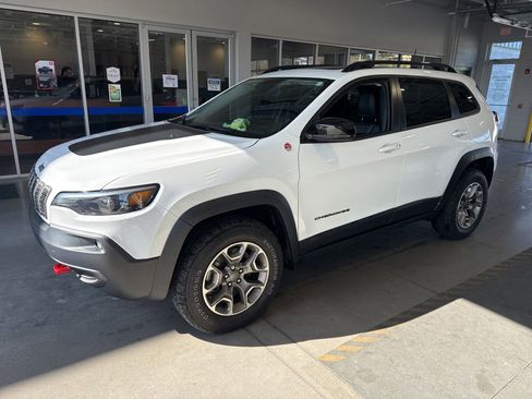 Used 2022 Jeep Cherokee Trailhawk w/ Sun, Sound & Nav Group AWD/4WD image 3