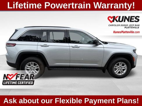 Used 2024 Jeep Grand Cherokee Laredo w/ Trailer Tow Package AWD/4WD image 12
