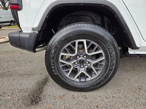 Used 2025 Jeep Wrangler Unlimited Sahara AWD/4WD image 21