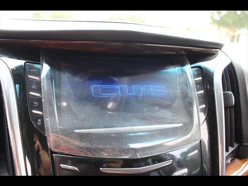Used 2018 Cadillac Escalade Premium Luxury RWD image 29
