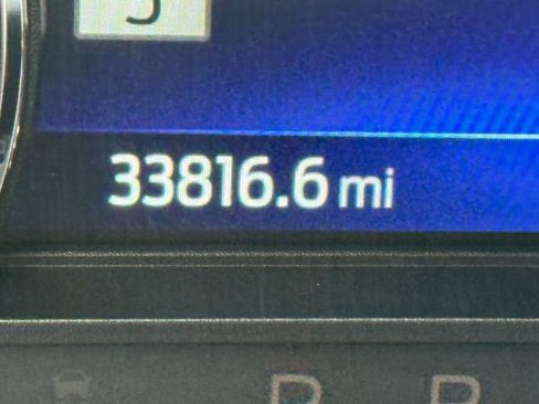 Used 2022 Ford Explorer XLT w/ Equipment Group 202A image 18