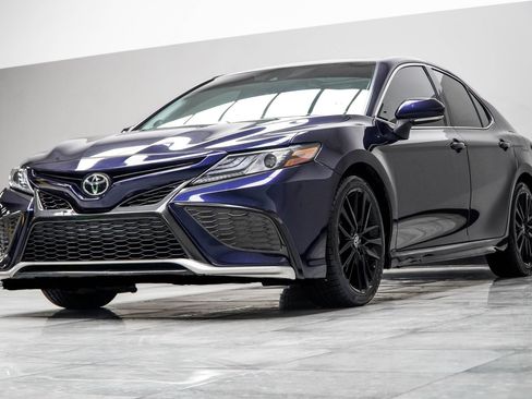 Used 2021 Toyota Camry XSE FWD image 8