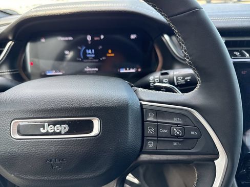 Used 2024 Jeep Grand Cherokee L Limited w/ Luxury Tech Group II AWD/4WD image 31