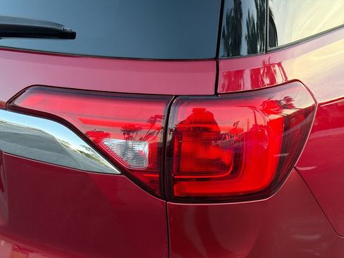 Used 2019 GMC Acadia SLT w/ LPO, Floor Liner Package FWD image 10