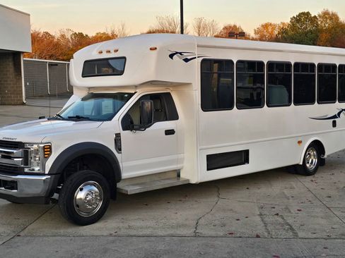 Used 2019 Ford F550 2WD Regular Cab Super Duty image 8