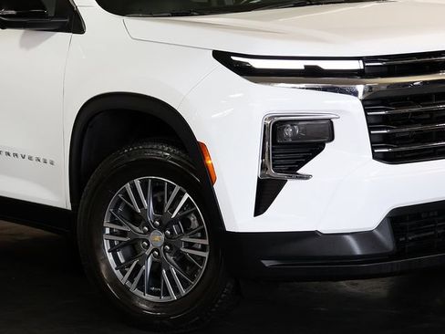 Used 2024 Chevrolet Traverse LT FWD image 8