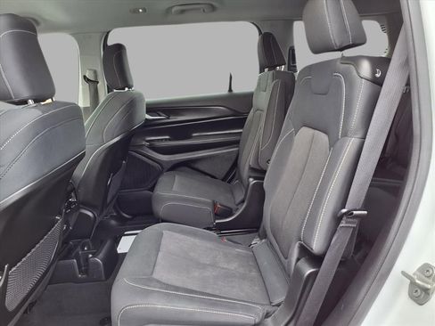 Used 2023 Jeep Grand Cherokee L Laredo image 23