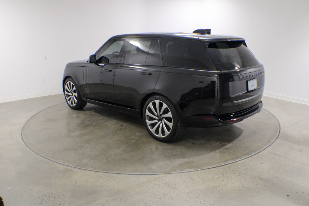 Used 2026 Land Rover Range Rover SE AWD/4WD image 4