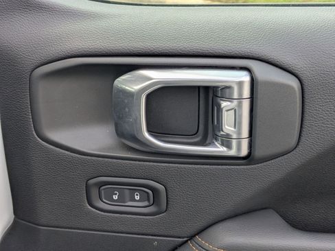 Used 2021 Jeep Wrangler Unlimited Sahara image 34