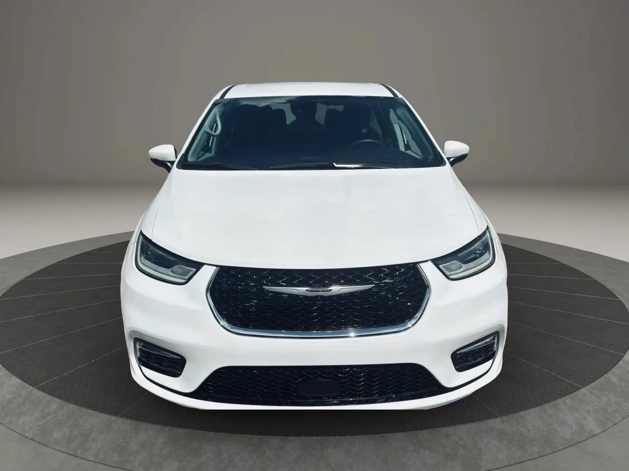 Used 2023 Chrysler Pacifica Touring-L FWD image 8