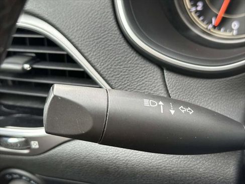 Used 2021 Jeep Cherokee Limited image 31