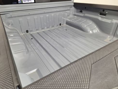 Used 2025 Nissan Frontier Pro-X RWD image 24