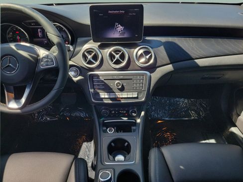 Used 2018 Mercedes-Benz CLA 250 image 11