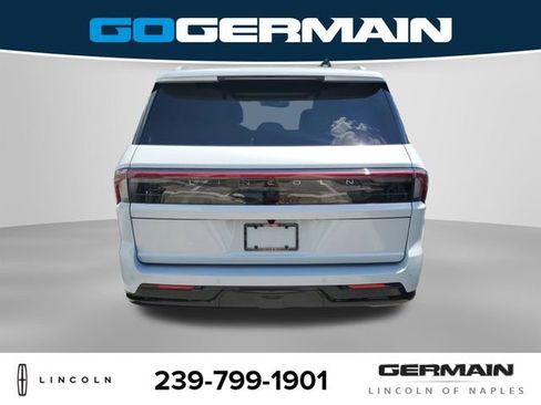 New 2026 Lincoln Navigator Reserve AWD/4WD image 9