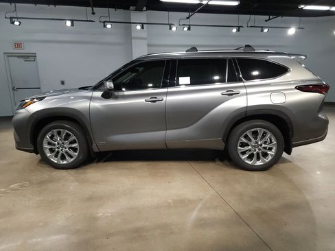 New 2026 Toyota Highlander Limited AWD/4WD image 4