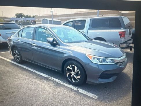 Used 2017 Honda Accord LX image 3