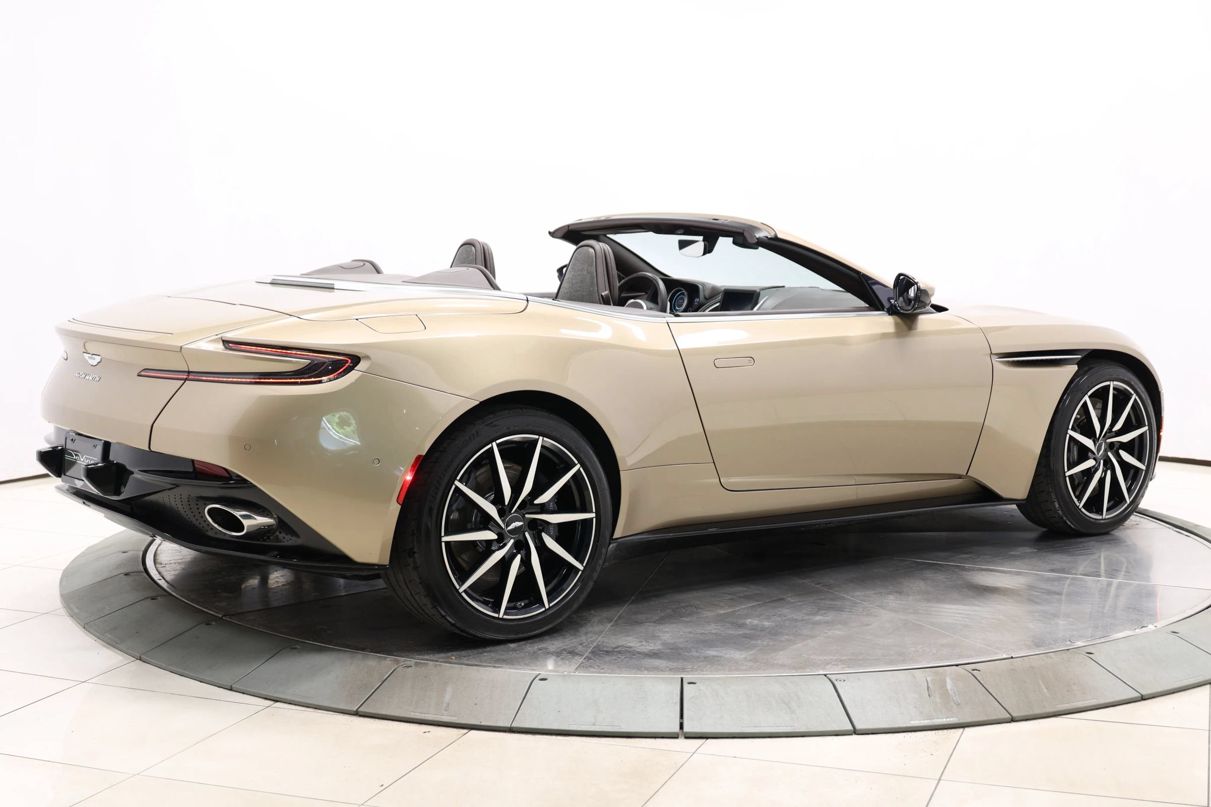 Used 2019 Aston Martin DB11 Volante RWD image 68