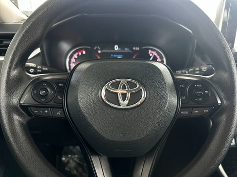 Used 2024 Toyota RAV4 XLE FWD image 21