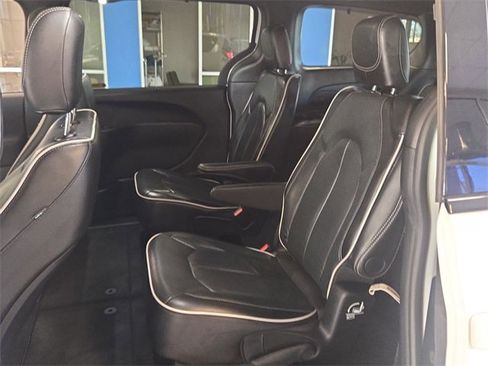 Used 2024 Chrysler Pacifica Limited w/ S Appearance Package image 23