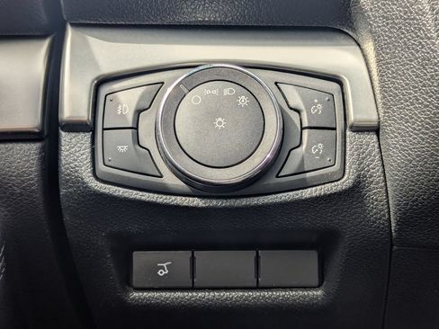 Used 2018 Ford Explorer XLT w/ Equipment Group 201A AWD/4WD image 13