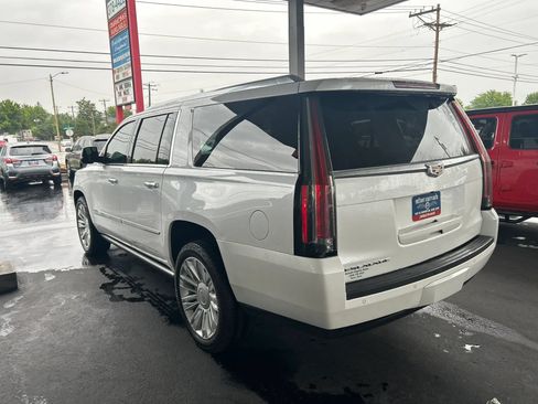Used 2016 Cadillac Escalade ESV Platinum AWD/4WD image 16