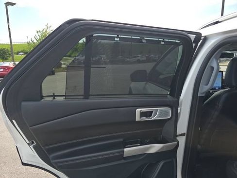 Certified 2023 Ford Explorer Limited w/ Limited Technology Package AWD/4WD image 16