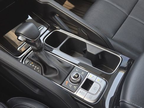 Used 2022 Kia Telluride SX w/ Nightfall Edition Package AWD/4WD image 15