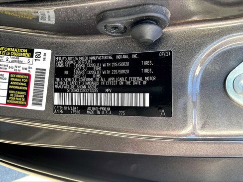 Used 2024 Toyota Sienna Platinum FWD image 33