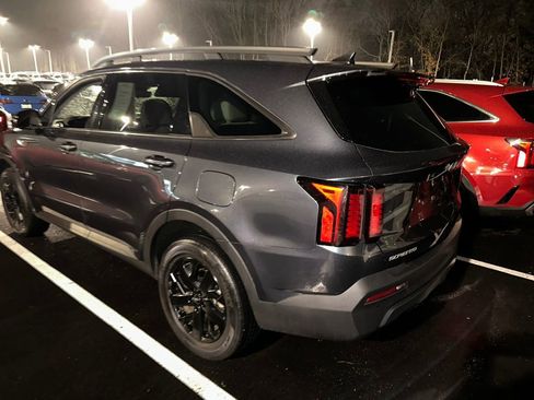 Used 2023 Kia Sorento S w/ Panoramic Sunroof Package image 3